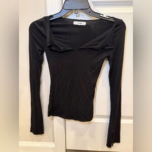 Joah Brown Notched V Neck Long Sleeve – Black
Size XS
